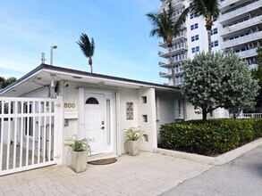 800 Briny Ave in Pompano Beach, FL - Building Photo - Building Photo