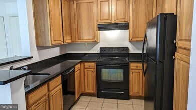 9901 Boysenberry Way-Unit -237-15 in Gaithersburg, MD - Building Photo - Building Photo