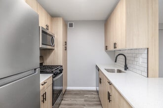 Regency Tower in Syracuse, NY - Foto de edificio - Interior Photo