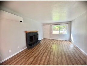 1703 Springhill Dr NE, Unit 1703 in Albany, OR - Building Photo - Building Photo