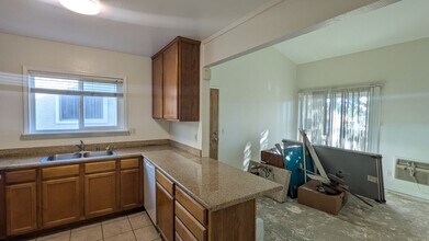 830 W Lincoln Ave in Escondido, CA - Building Photo - Building Photo