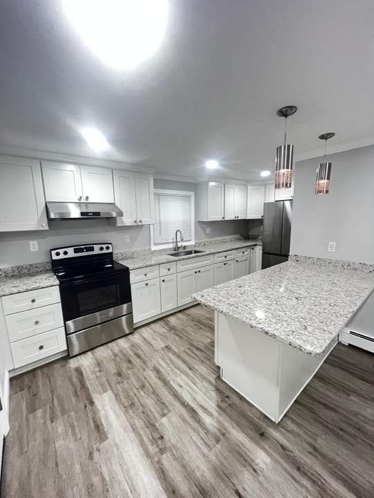 394 Greenwood St in Millbury, MA - Building Photo