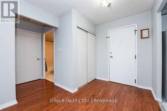 135 Hillcrest Ave in Mississauga, ON - Building Photo - Building Photo