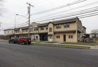 1604 - 1620 Farragut Ave in Bristol, PA - Building Photo - Building Photo