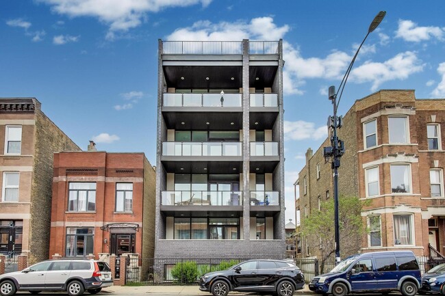 2547 W Augusta Blvd in Chicago, IL - Building Photo - Building Photo
