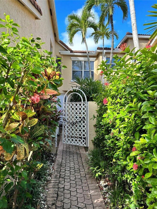 21024 NE 34th Ct in Aventura, FL - Building Photo - Building Photo