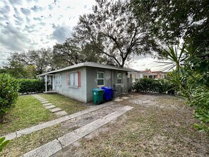 2292 NW 26th St in Miami, FL - Building Photo - Building Photo
