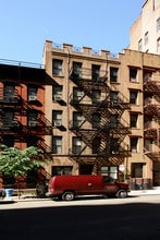 226 W 17th St in New York, NY - Foto de edificio - Building Photo