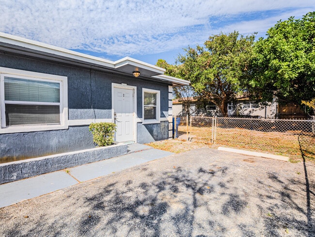 112 W 34th St in West Palm Beach, FL - Foto de edificio - Building Photo