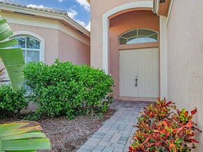 5518 Place Lake Dr in Fort Pierce, FL - Building Photo - Building Photo