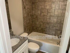 102 Bellar Dr in Goodlettsville, TN - Foto de edificio - Building Photo