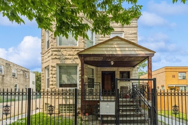 property at 620 N Kedzie Ave