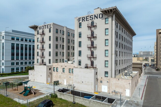 Hotel Fresno in Fresno, CA - Building Photo - Building Photo