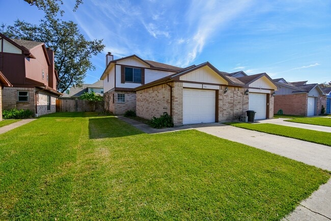 516 Birdsong Dr in League City, TX - Building Photo - Building Photo