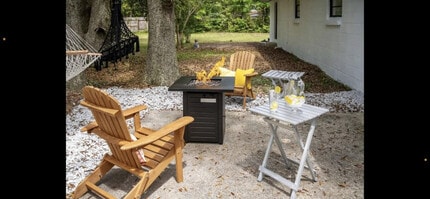 2001 N 61st Ave in Pensacola, FL - Foto de edificio - Building Photo