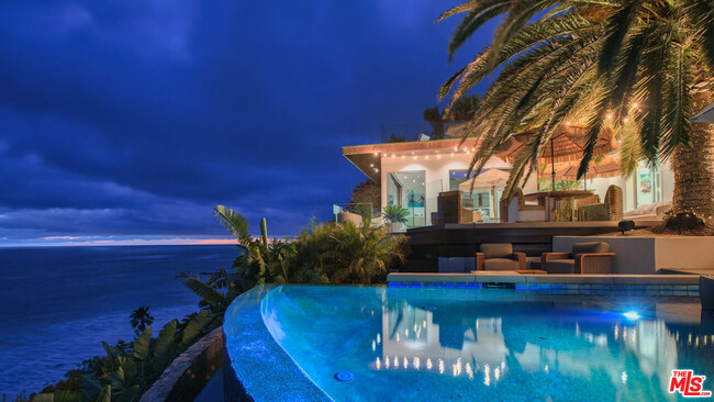 33406 Pacific Coast Hwy in Malibu, CA - Building Photo - Building Photo