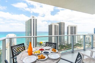 4010 S Ocean Dr in Hollywood, FL - Building Photo - Building Photo
