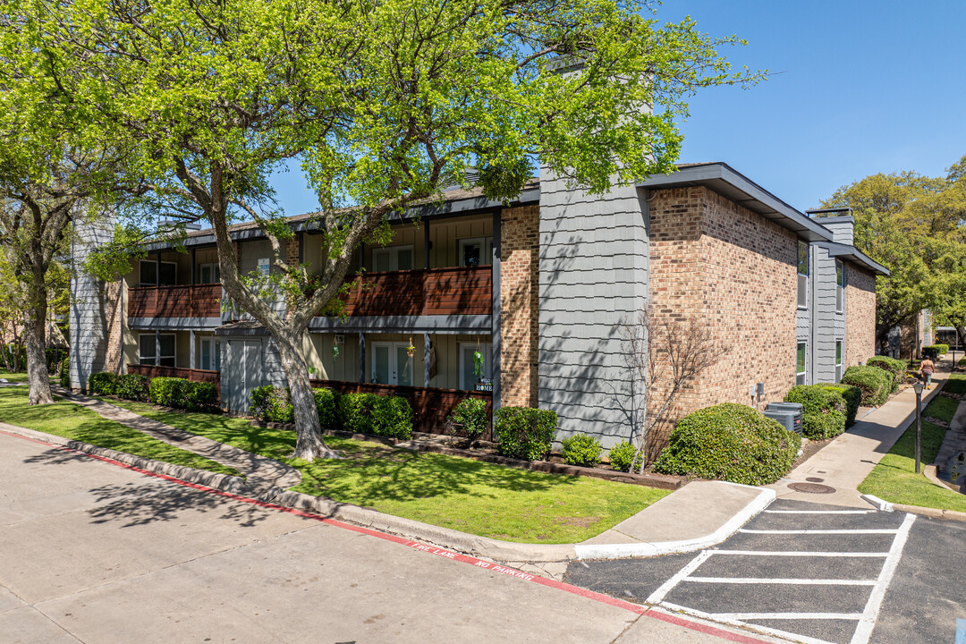 Spring Creek Apartments in Dallas, TX - Building Photo