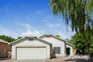 8610 W Echo Ln in Peoria, AZ - Building Photo
