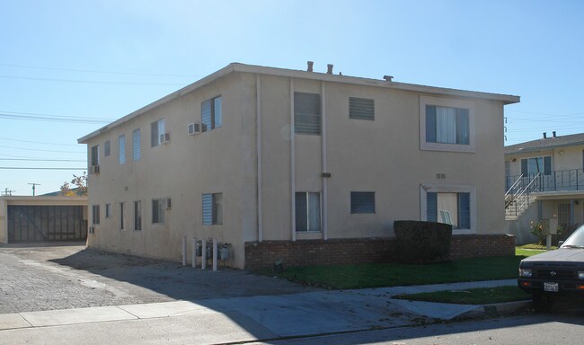 528 E Hurst St in Covina, CA - Foto de edificio - Building Photo