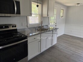 4 Crescent in Barnstable, MA - Building Photo