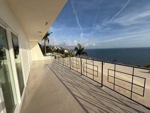18139 Coastline Dr in Malibu, CA - Building Photo - Building Photo