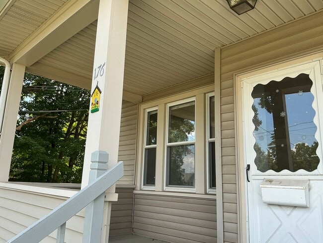 176 McClintock St in New Britain, CT - Building Photo - Building Photo