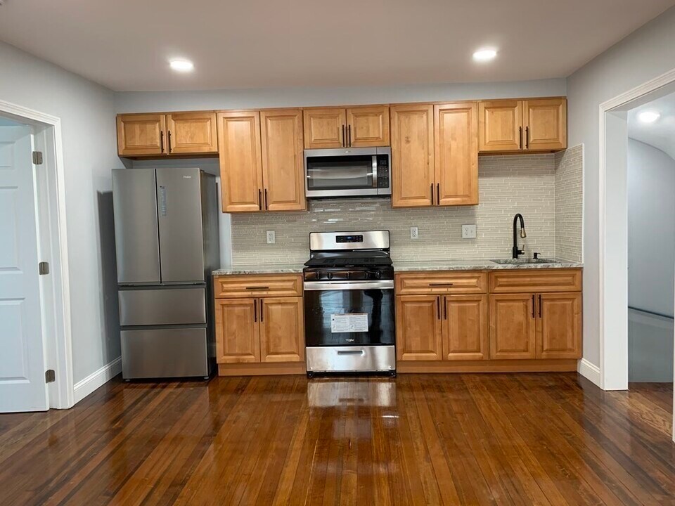 1-49 Pingree St-Unit -1 in Salem, MA - Building Photo