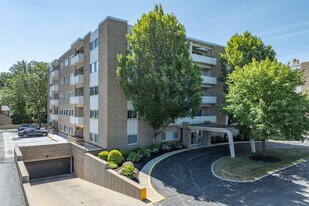 Cliff Towers Building B in Rocky River, OH - Building Photo