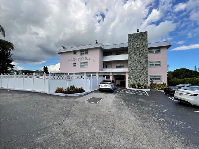2775 Taft St in Hollywood, FL - Building Photo - Building Photo