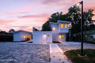 8778 Waterfront Terrace, Unit B in Jacksonville, FL - Building Photo