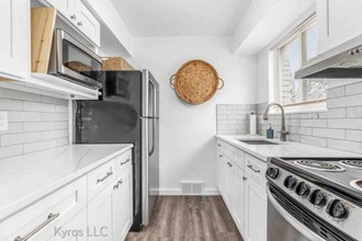 4030 W 13 Mile Rd in Royal Oak, MI - Building Photo - Building Photo