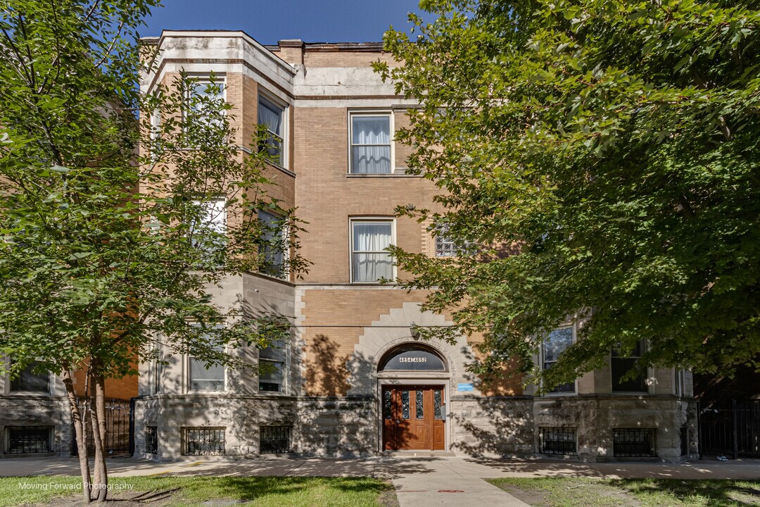 4852 S Prairie Ave in Chicago, IL - Building Photo