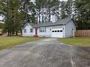 501 Greenleaf Ct in Jacksonville, NC - Building Photo - Building Photo