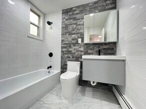 114 W 7th St in Bayonne, NJ - Building Photo - Building Photo