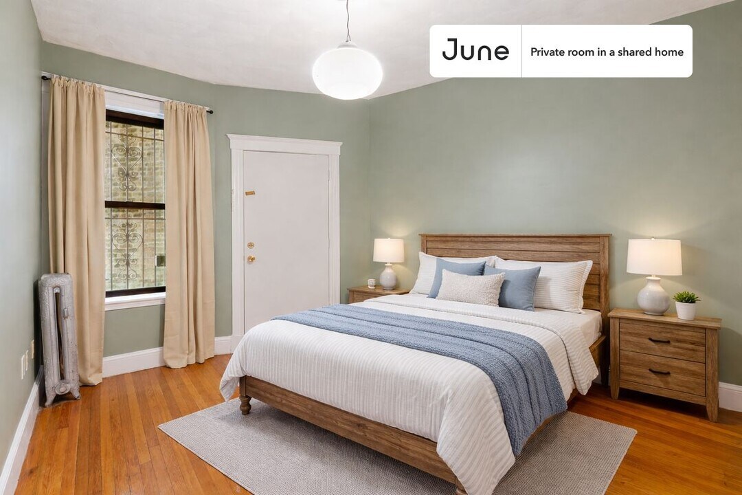 Room in Shared 4 bed/1 bath home, Unit D in Boston, MA - Foto de edificio