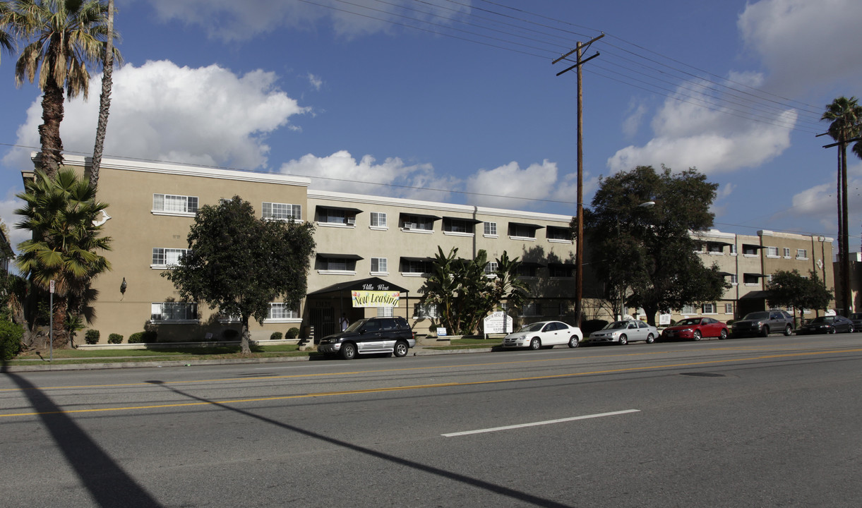 Villa West in Van Nuys, CA - Building Photo