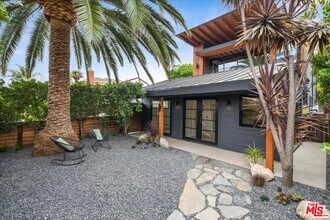 4027 Moore St in Los Angeles, CA - Foto de edificio - Building Photo