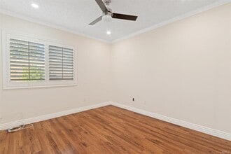 14915 W San Fernando Mission Blvd in San Fernando, CA - Building Photo - Building Photo