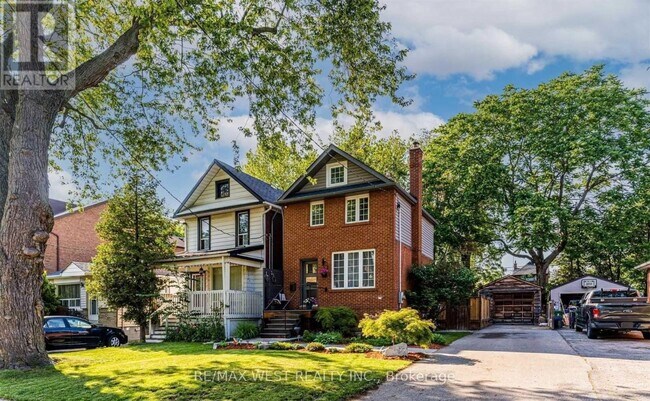 92 Lake Crescent in Toronto, ON - Building Photo - Building Photo