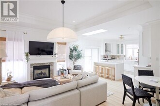 217 Donnici Dr in Hamilton, ON - Building Photo - Building Photo