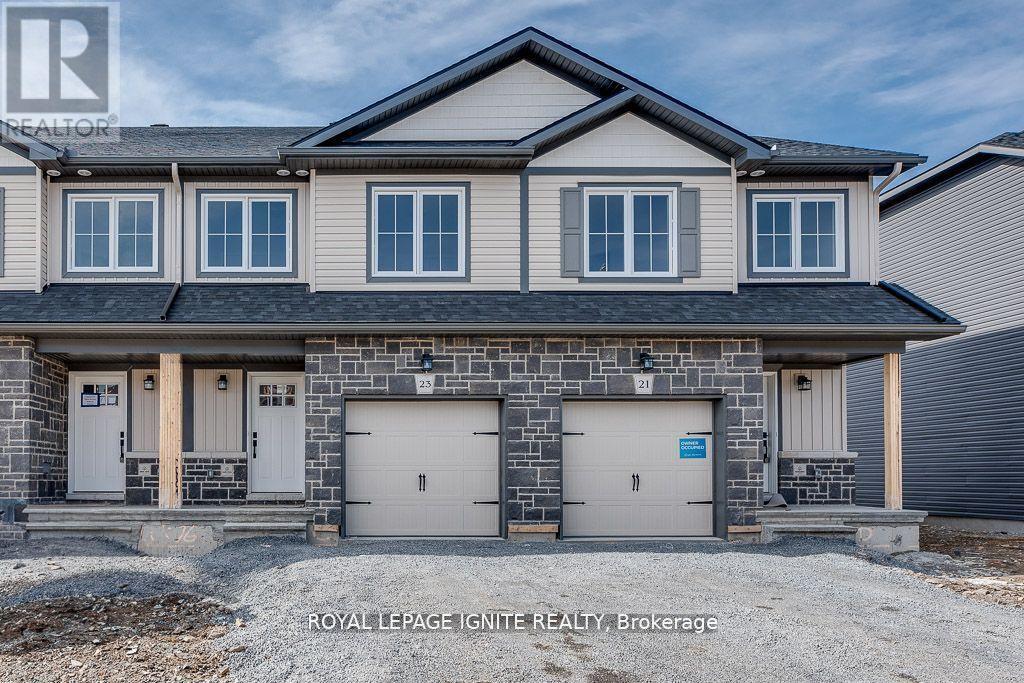 83 Whitcomb Cres in Smiths Falls, ON - Building Photo