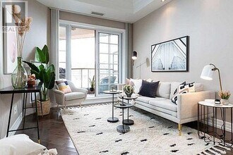 21 Burkebrook Pl in Toronto, ON - Building Photo - Building Photo