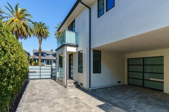 4418 Kingswell Ave in Los Angeles, CA - Building Photo - Building Photo