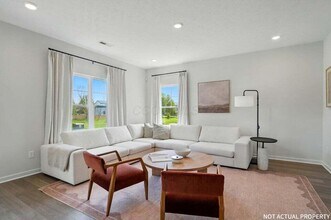 143 Brookside Dr in Jeffersonville, OH - Building Photo - Building Photo