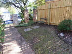6908 Dogwood Hollow in Austin, TX - Building Photo - Building Photo