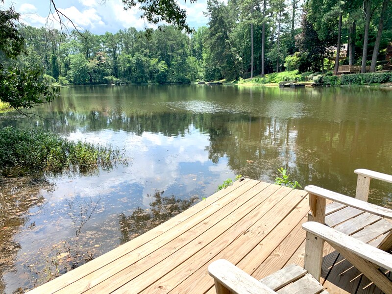 330 Lake Crest Dr in Roswell, GA - Building Photo
