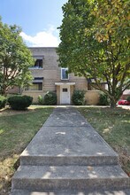 3248 Indianola Ave, Unit C in Columbus, OH - Foto de edificio - Building Photo