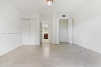 5841 Washington St, Unit 57 in Hollywood, FL - Foto de edificio - Building Photo