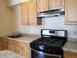 645 Locust St in Mount Vernon, NY - Building Photo - Building Photo